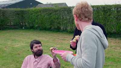 [BIRDS CHIRPING] - Biffy Clyro: Cultural Sons of Scotland