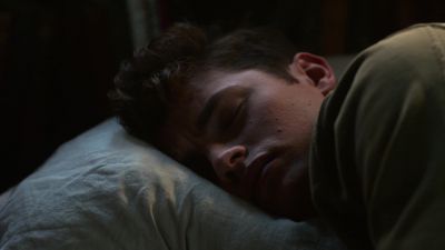 [birds chirping] - Marvel's Runaways