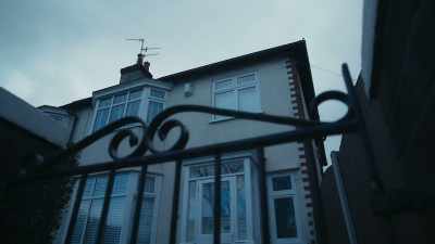 (birds singing) - Liverpool Narcos