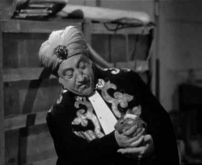 Bit me! - Hellzapoppin'