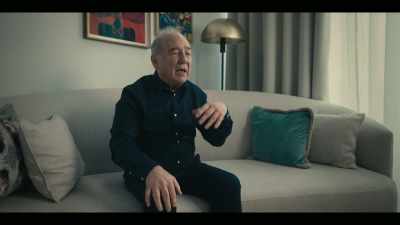 Bit of a stoner...
HE CHUCKLES - Simple Minds: Everything is Possible