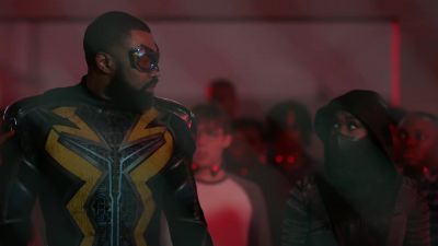 - [Blackbird] I say go left.
- We need to go right. - Black Lightning