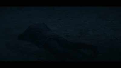 -[blade swishes]
-[Mal grunts] - Shadow and Bone