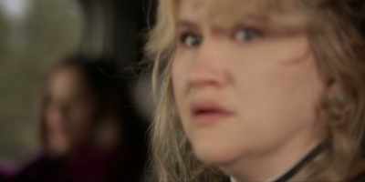 Blair, look. - Tales of the Walking Dead