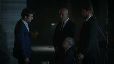 Blake:
Jesus. That's Senator
Keene Sr., isn't it? - Watchmen