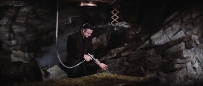 Blofeld Making mud pies 007 - Diamonds Are Forever