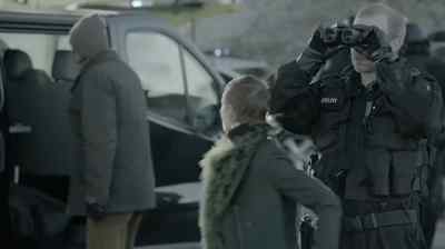- Bloody hell.
- He shot her. - The Bridge