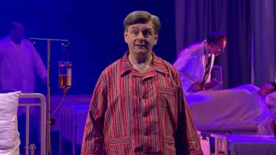 - Bloody hell, Nye, it's working.
- It's working, you've got them. - National Theatre Live: Nye