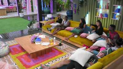 >> BLOOP, BLOOP, BLOOP. - Love Island