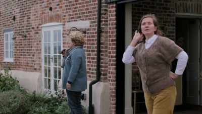 BLOWS DUCK CALL - Extraordinary Escapes with Sandi Toksvig