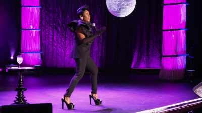 [blows] - Sommore: Queen Chandelier
