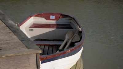 -- Boating? -- Yeah. -- Sandi. -- Yeah, yeah,
yeah, it's boating weather, come on. - Extraordinary Escapes with Sandi Toksvig