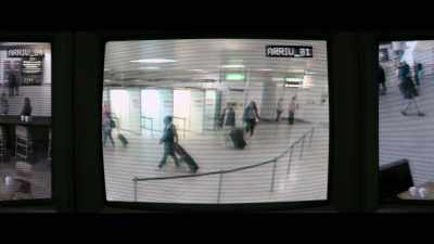 [Bob] All the other passengers
who'd arrived on that flight - The Puppet Master: Hunting the Ultimate Conman