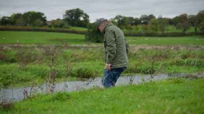 BOB GIGGLES - Mortimer & Whitehouse: Gone Fishing