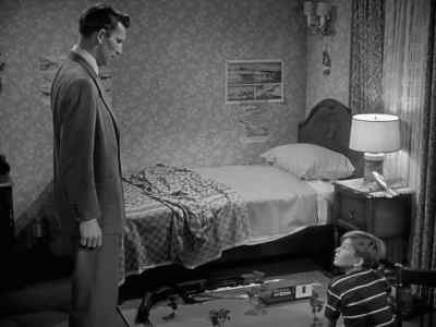 - Bobby, have you a flashlight?
- Yeah. - The Day the Earth Stood Still