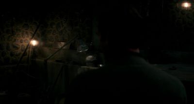 Bobby, reach. Reach. - Ouija: Origin of Evil