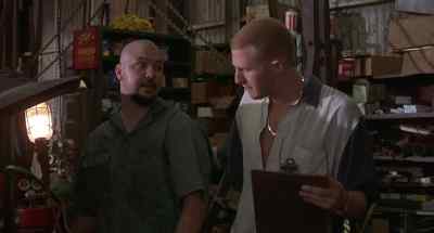 Bobby, what's the deal
with this thing? - Kiss of Death