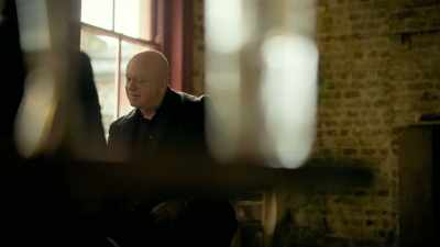 Bobby's boss, Billy Hill,
ran London's criminal empire. - Ross Kemp: Mafia and Britain