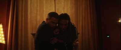 [body crunching]
[victim screaming] - Soul Mates