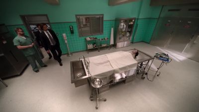 Body's right there, Agents. - Supernatural