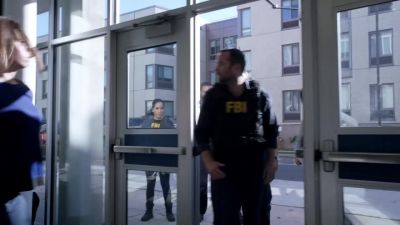 Bomb techs, report to me
as soon as you see anything. - Blindspot