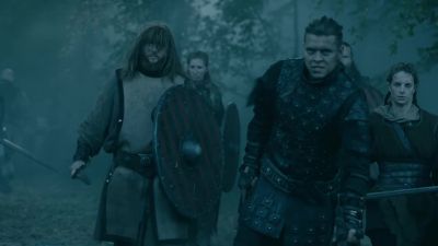 - [bone snaps]
- [groans] - Vikings