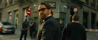 - Bonjour.
- Bonjour. - Den of Thieves 2: Pantera