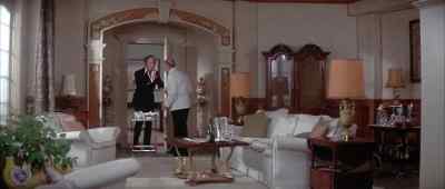 - Bonjour...
- Shh. - The Return of the Pink Panther
