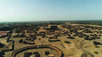 Bonnet:
I was astonished to have a so
sophisticated organization. - Lost Kingdom of the Black Pharaohs