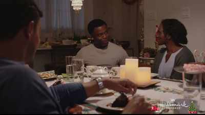 Bonnie? Let's make some phone calls. - A Majestic Christmas