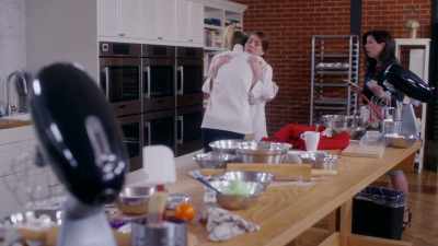 BONNY:
Ladies, that was amazing. - Christmas Cupcakes
