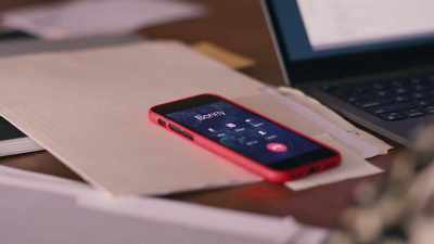 Bonny: [on phone]
he sure had me fooled, - Swindler Seduction