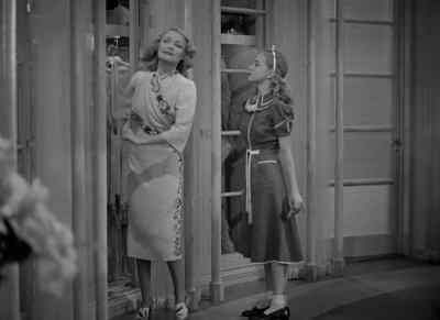- Boo!
- Aah! - Merrily We Live