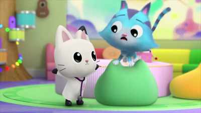 -Boo!
-[screams, hiccups] - Gabby's Dollhouse