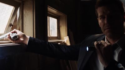 Booth, you all right? - Bones