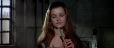 Bore a dead child - Anne of the Thousand Days
