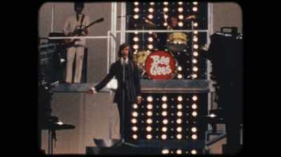 Both: ♪ But that was when
I got an idea ♪ - The Bee Gees: How Can You Mend a Broken Heart