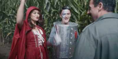 [both chattering] - Hubie Halloween