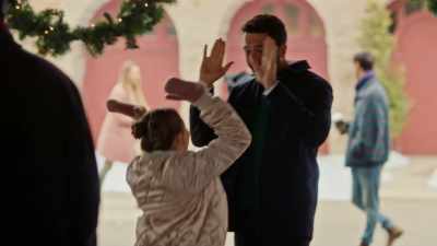 (both cheering) - Mom's Christmas Boyfriend
