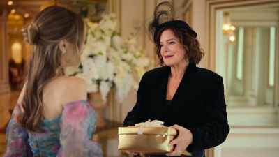 -[both chuckling]
-[car honking] - Daughter of the Bride