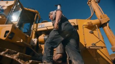 Both dozers repaired
and back in the game, - Gold Rush