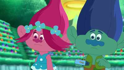 [both gasp] - Trolls: The Beat Goes On!