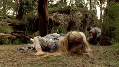 ( both grunting ) - Legend of the Seeker