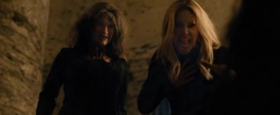 [both hissing] - Van Helsing