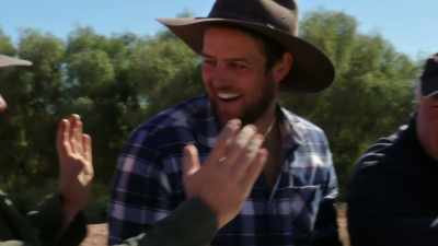 (BOTH LAUGH) - Outback Opal Hunters