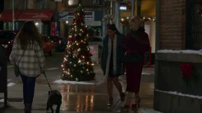 [both laughing] - Friends & Family Christmas