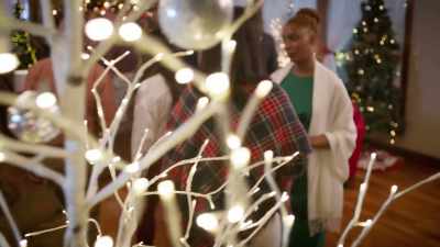 (both laughing) - Meet Me Under the Mistletoe