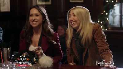 (both laughing) - Christmas at Castle Hart
