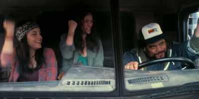-[both making honking noise]
-[horn honks] - Girlboss