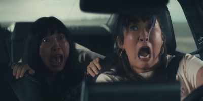- [both scream]
- [car horn honking] - Quiz Lady